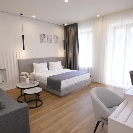 Ser In Hotel Jerevan Exteriör bild