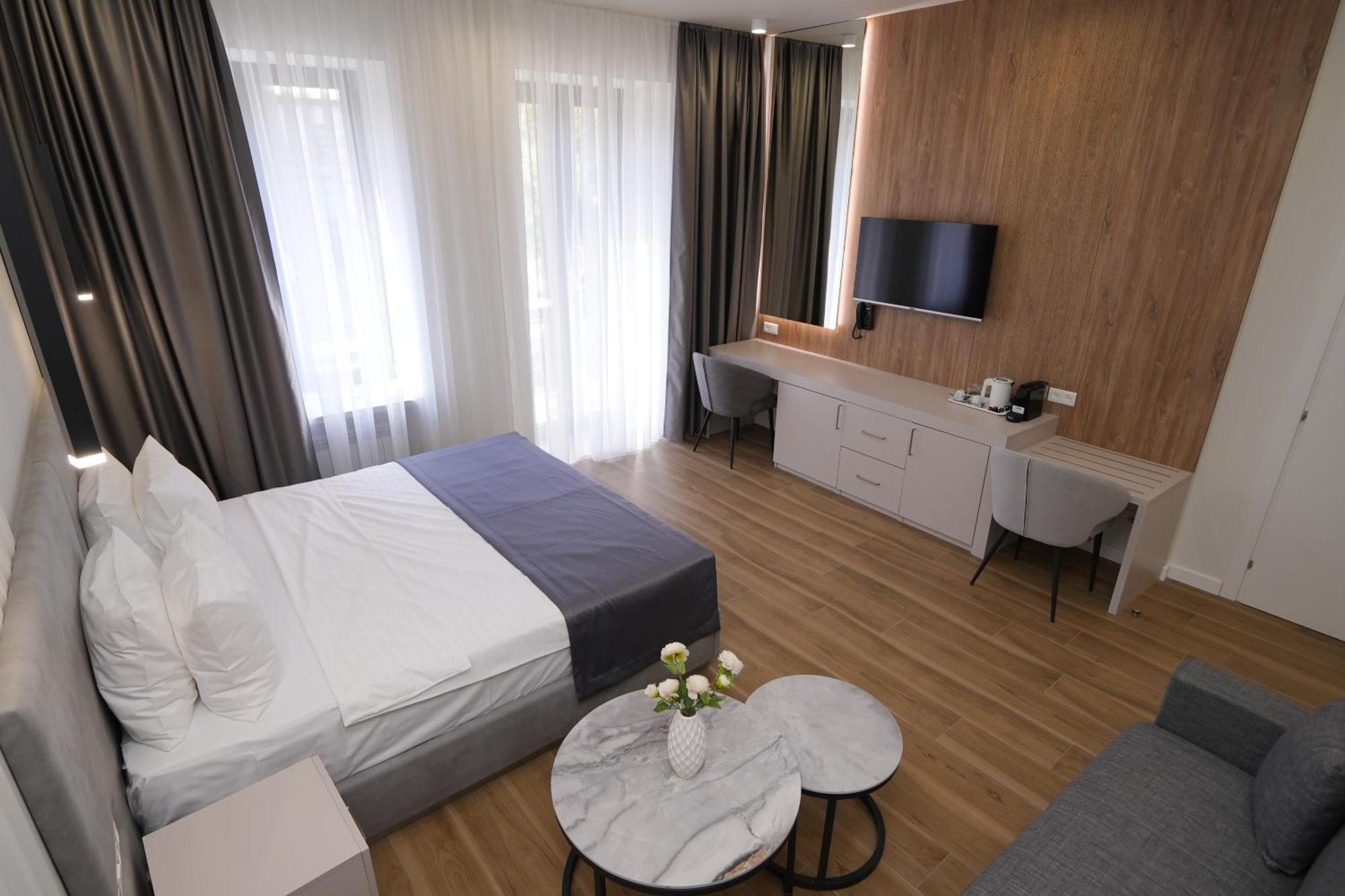Ser In Hotel Jerevan Exteriör bild