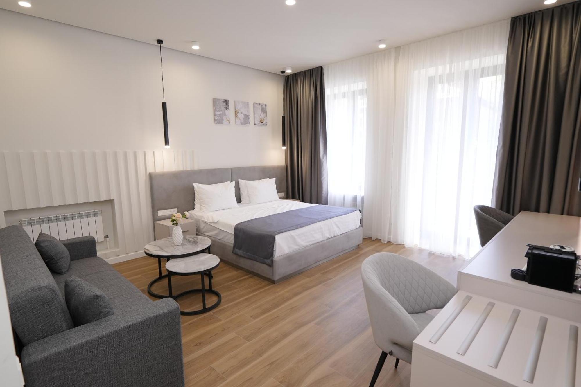 Ser In Hotel Jerevan Exteriör bild