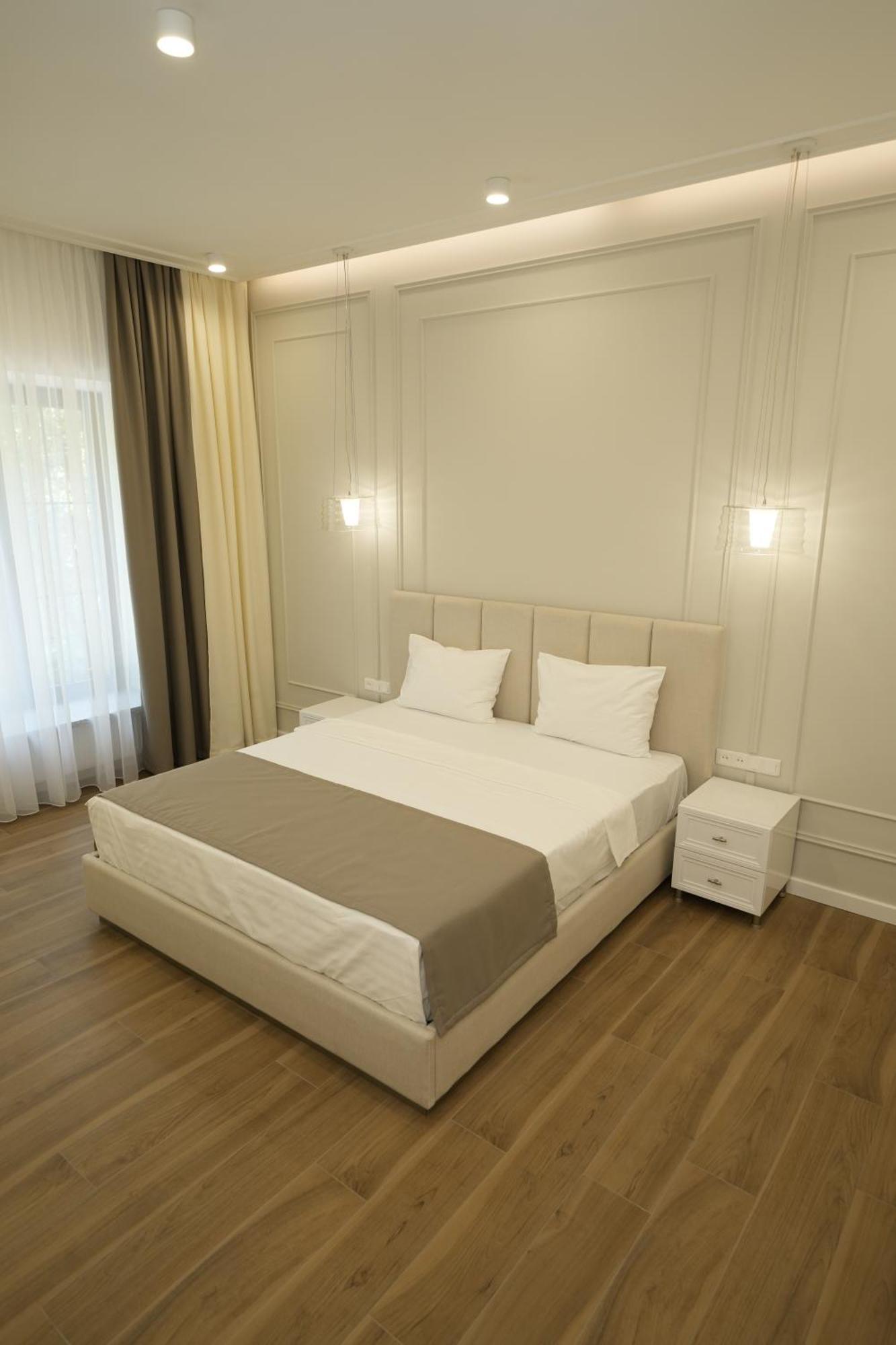 Ser In Hotel Jerevan Exteriör bild