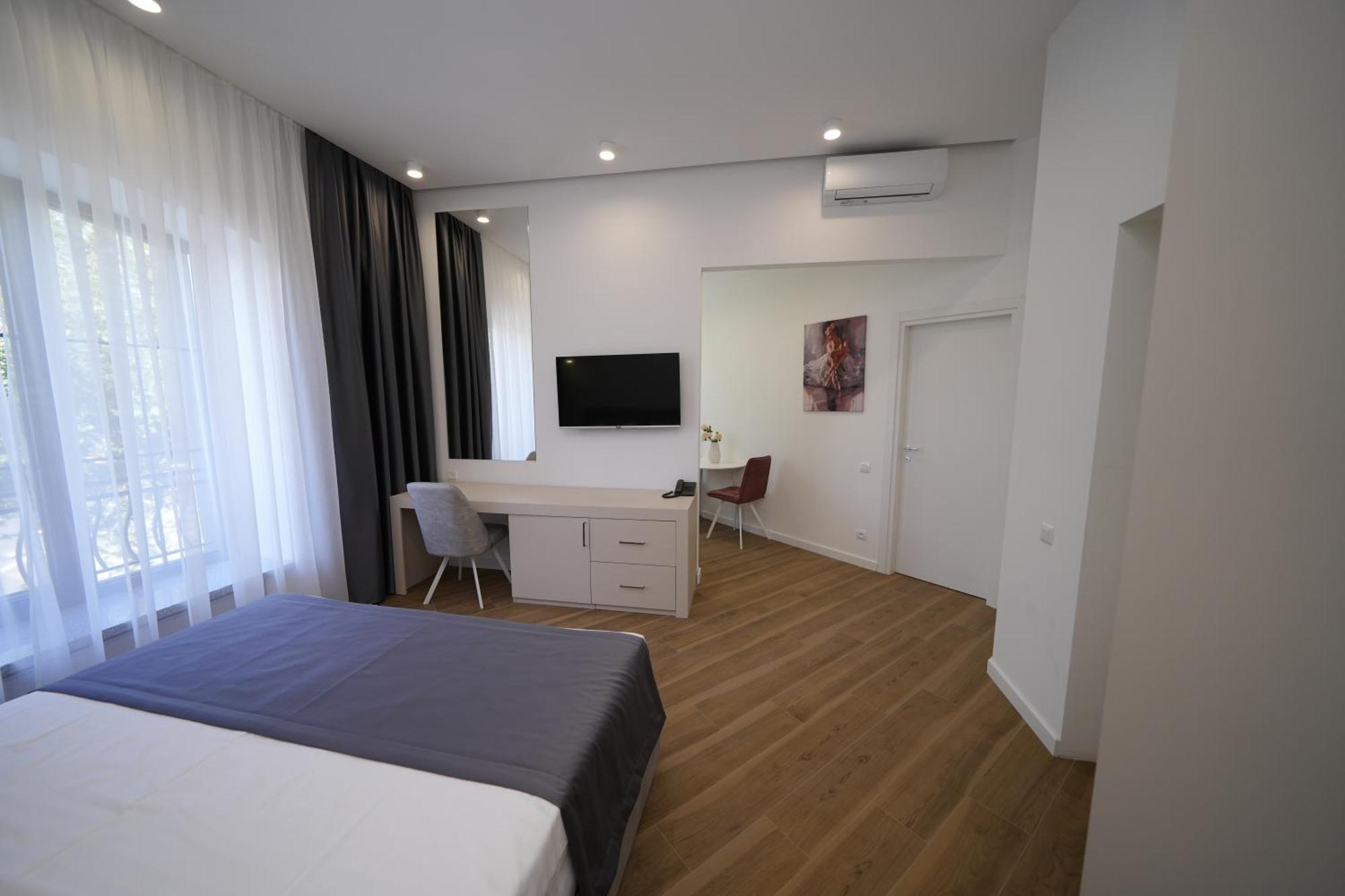Ser In Hotel Jerevan Exteriör bild