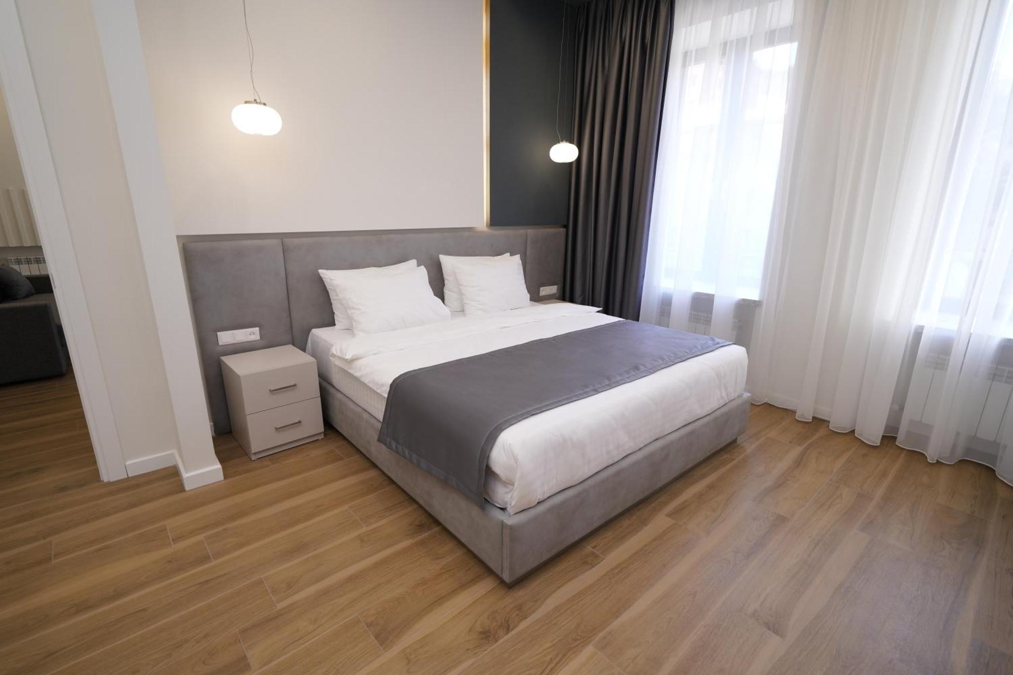 Ser In Hotel Jerevan Exteriör bild
