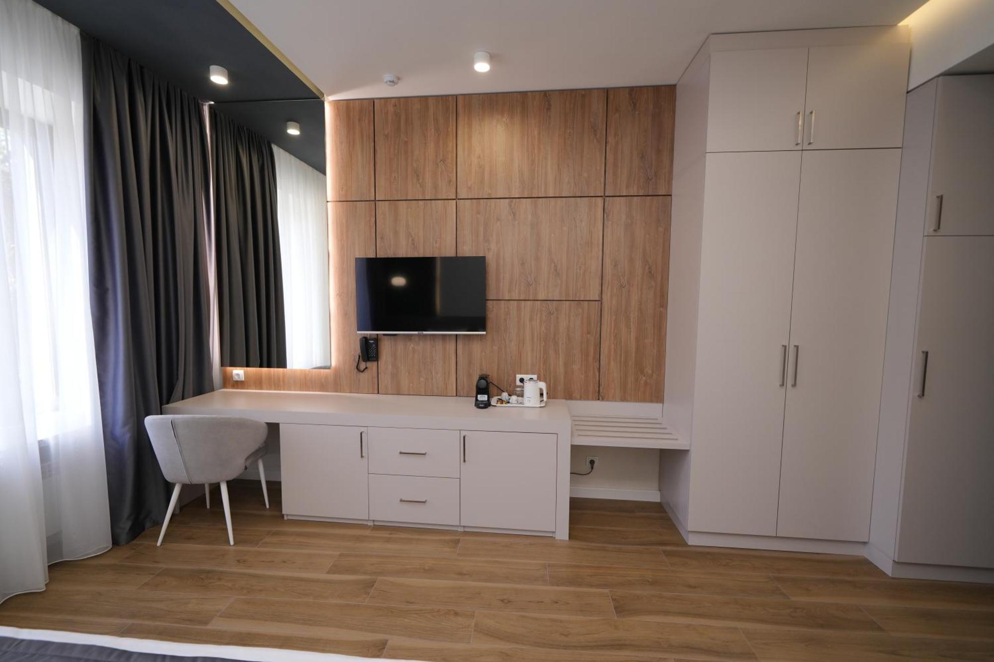 Ser In Hotel Jerevan Exteriör bild